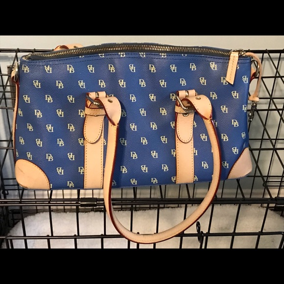 Dooney & Burke pocketbook - Picture 3 of 4